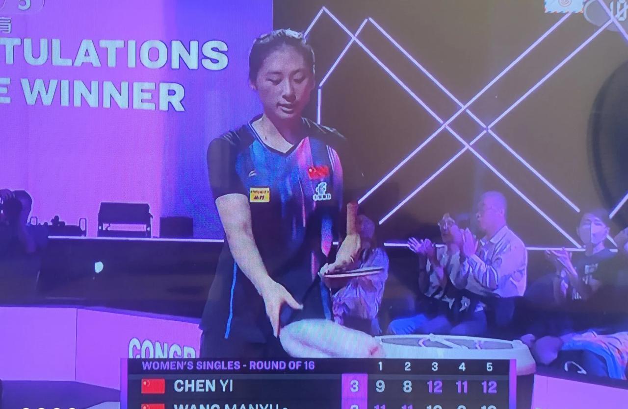 陈熠太不可思议了！从0-2落后追成2-2，决胜局7：10挽救3个赛点，并最终3-
