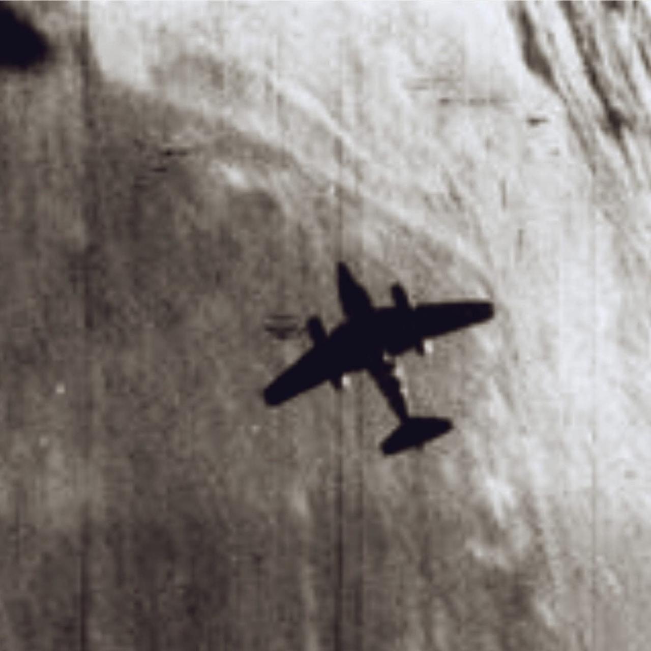 1944年的今天，美国陆军航空队第78战斗机大队的约瑟夫·迈尔斯少校和曼福德·克