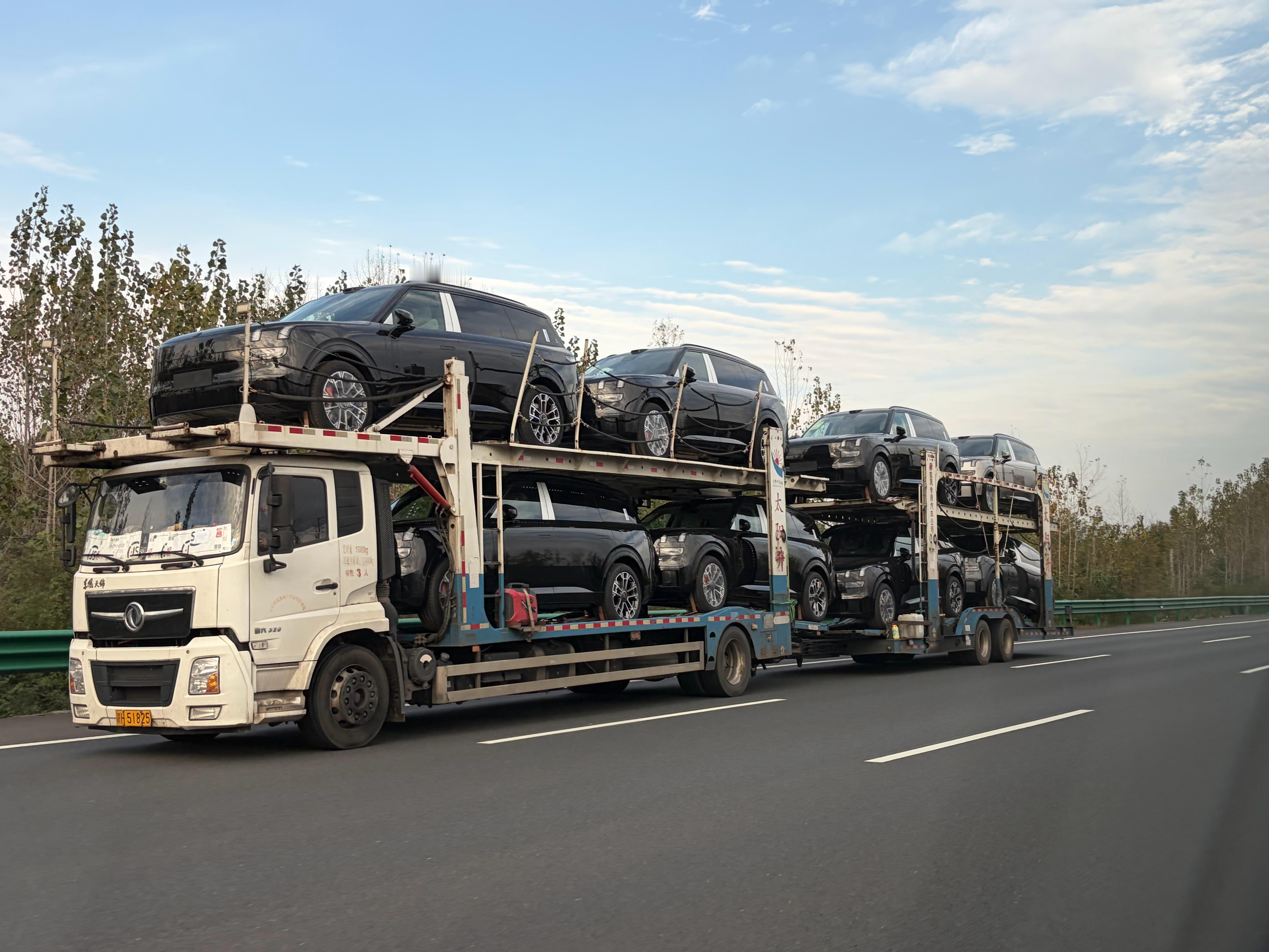 领克10月全系销量40213台，又刷新历史新高了[滑稽笑]势头很猛，而且品牌是