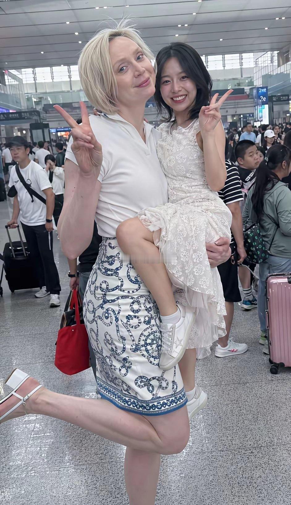 193cm英国女演员与国内女生身高差​​​