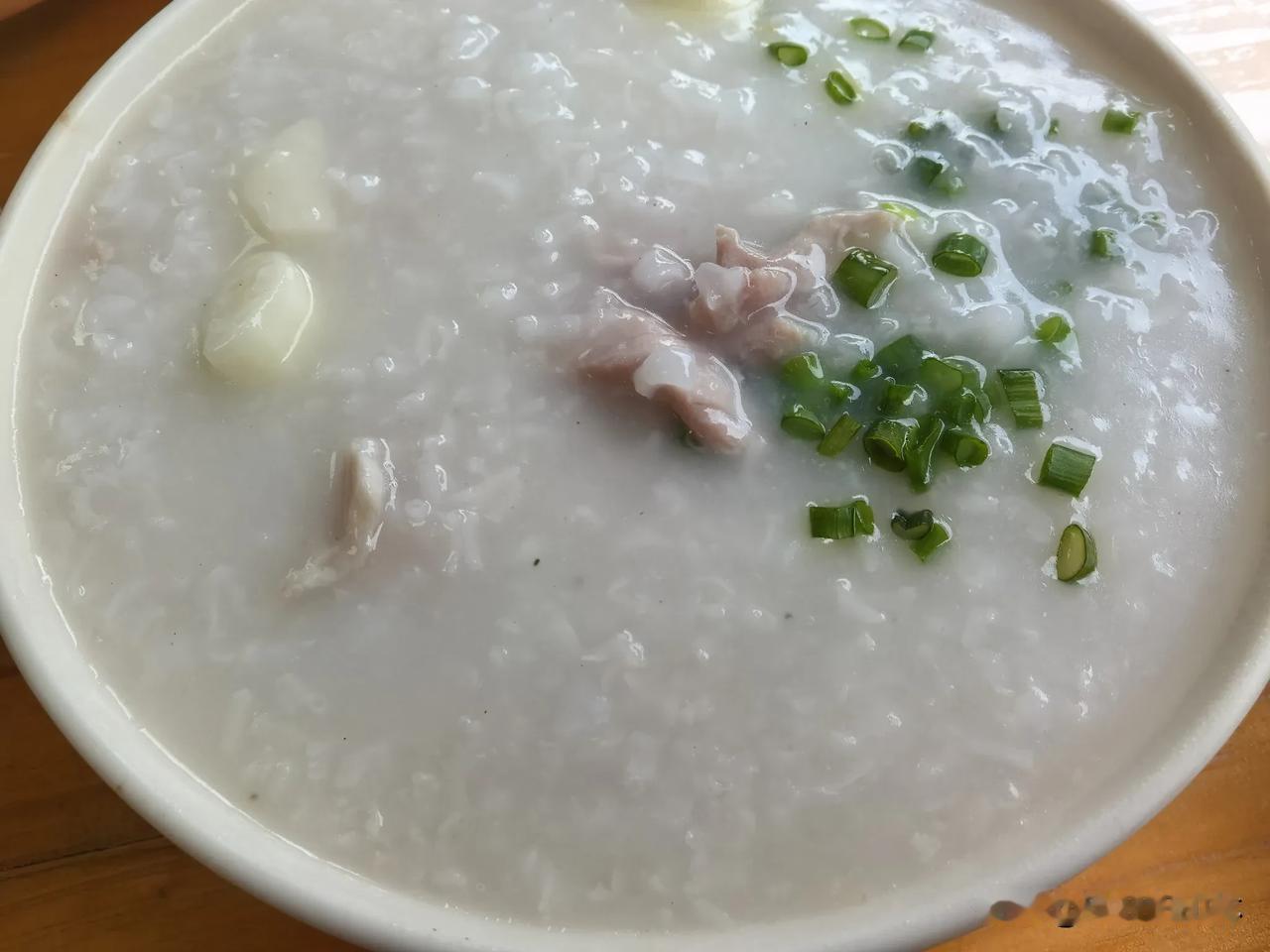 我自驾前往云南游览观光，历时整整半月之久。在这段旅程中，幸有云南佳人相伴左右。直