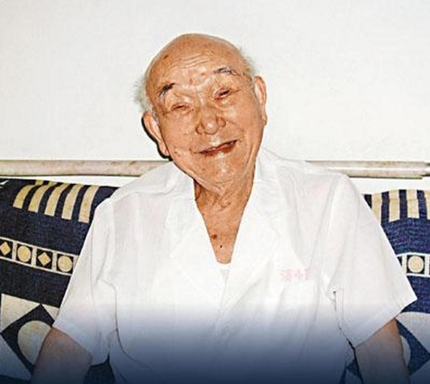 1976年周总理逝世时，山东济南一个开诊所的老头给日本寄了封信：家里出了丧事，我