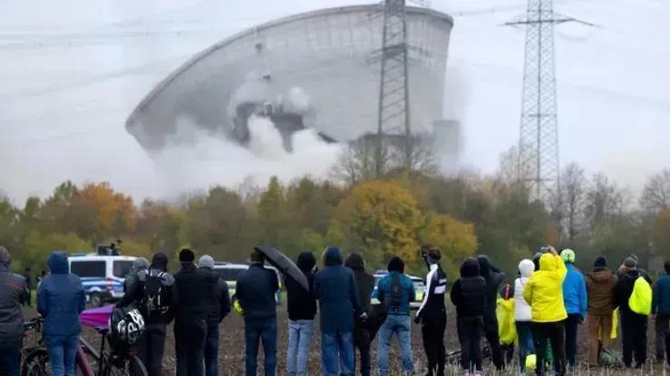 德国彻底魔怔了，德国爆破拆除了自家最先进的莫尔堡火力发电厂，这座巨型能源枢纽，建