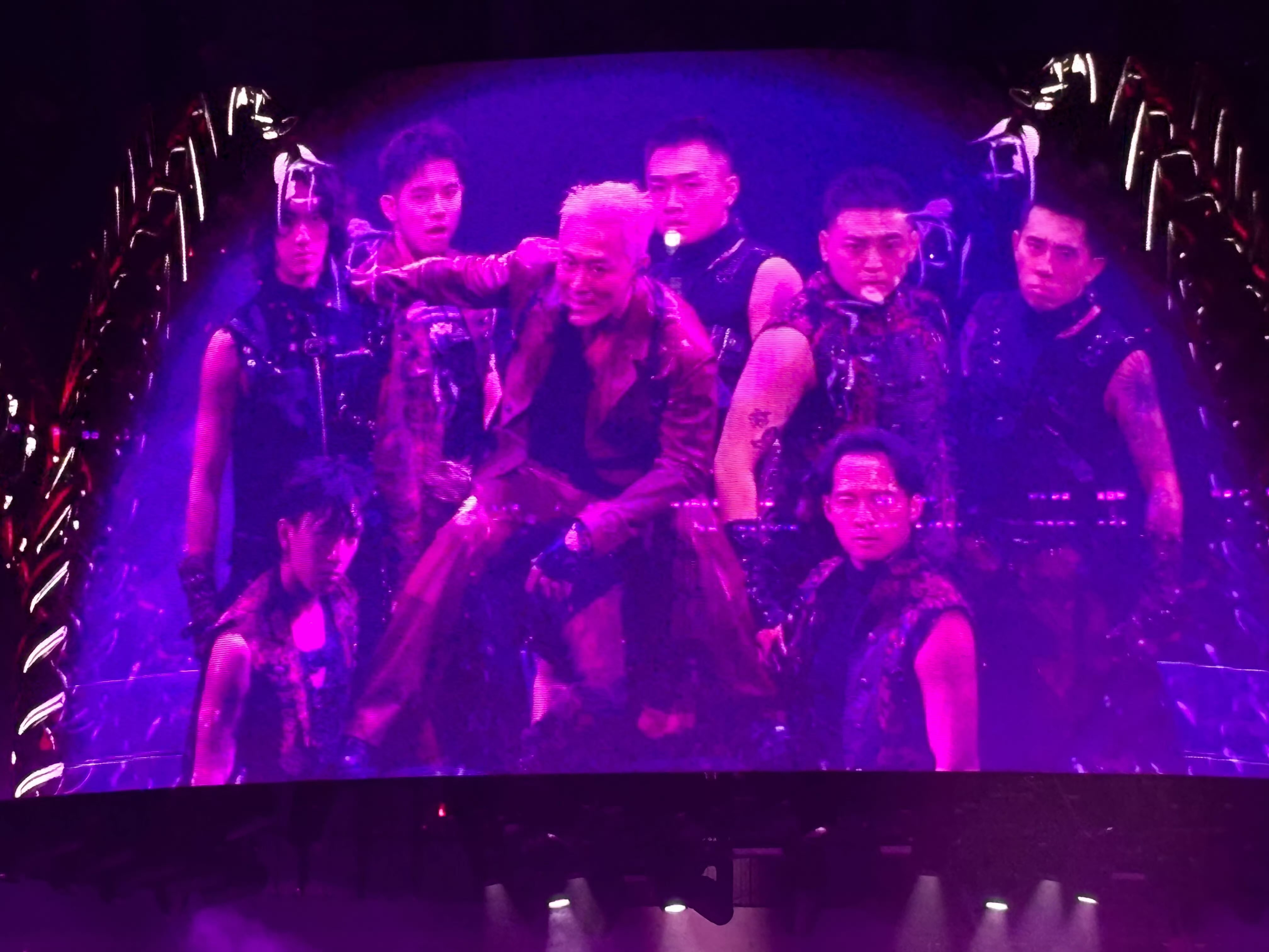 最近tvb的男演员咋了拼命营业