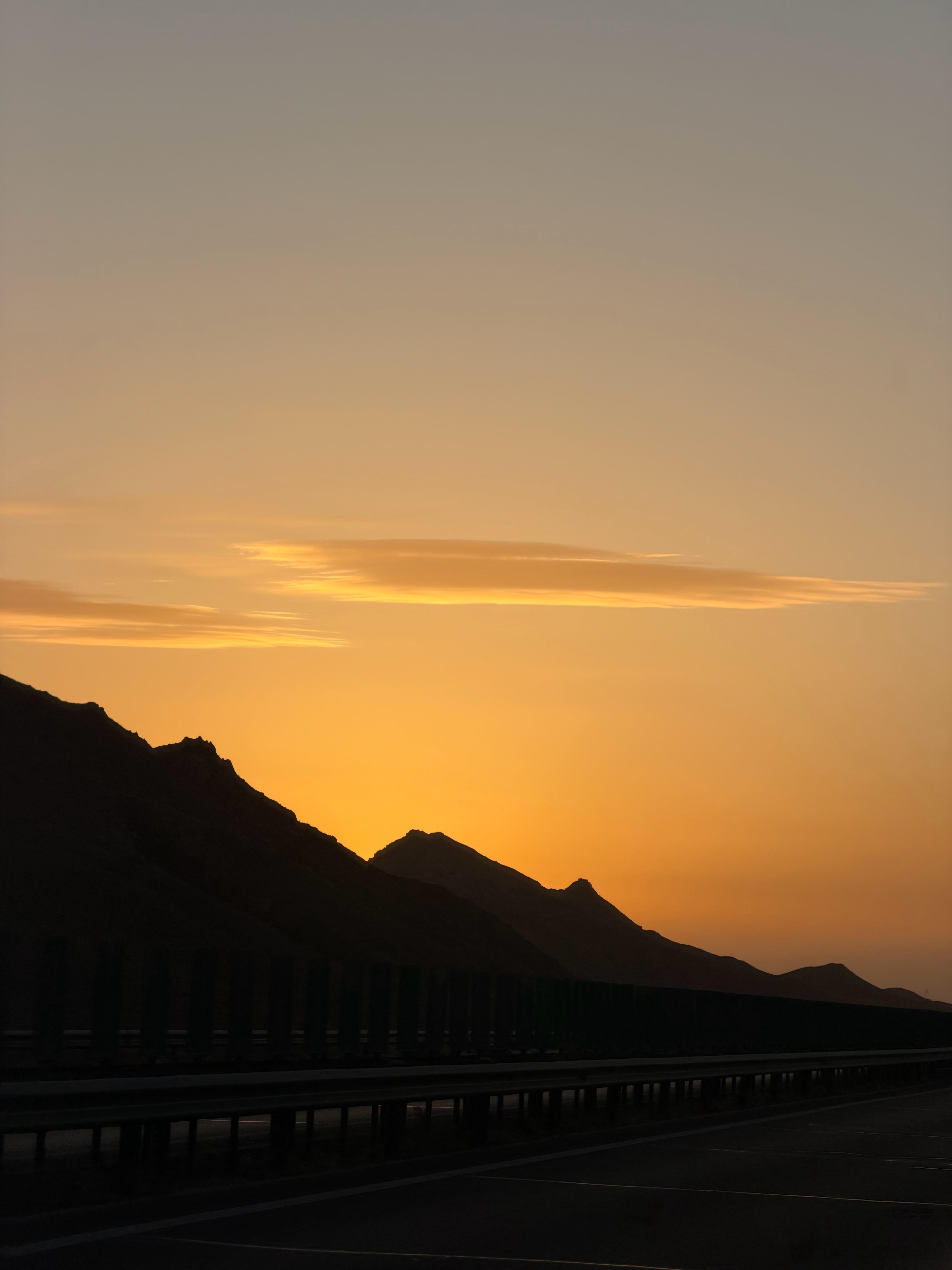 苍天般的阿拉善欢迎您！到家喽阿拉善