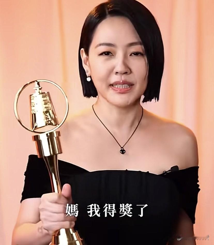 小S得了金钟奖她说要庆祝一下，叫上大姐姐夫，去吃她姐夫亲手做的韩式烤肉喝烧酒，一