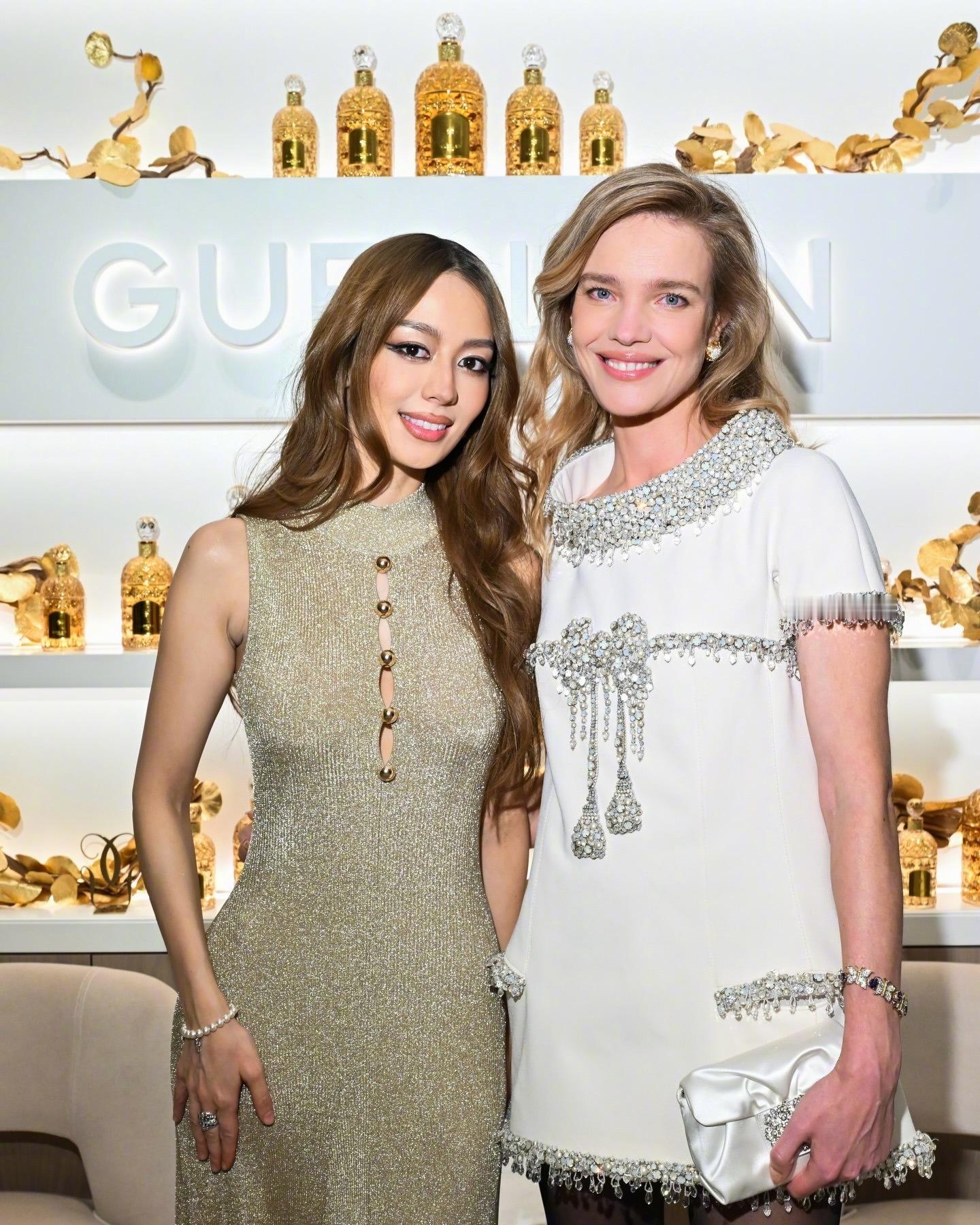 出席娇兰康养水疗中心在纽约华尔道夫酒店的盛大开幕的：水果娜、糖糖、芭芭拉、希尔顿