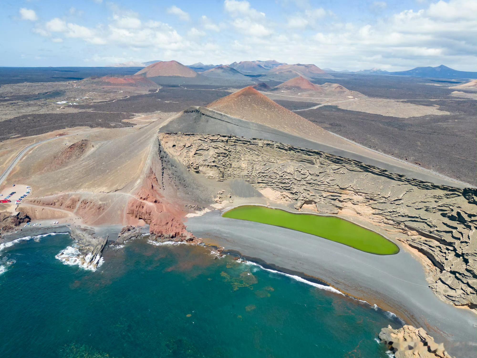 【这里是西班牙】地球的调色盘，遗落在兰萨罗特的绿宝石。在加那利群岛的兰萨罗特岛，