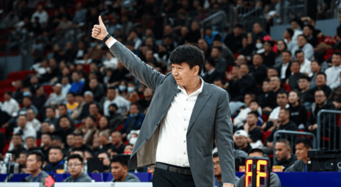 邱彪: 出现过连续的低级失误, 但大家本场的拼劲非常不错