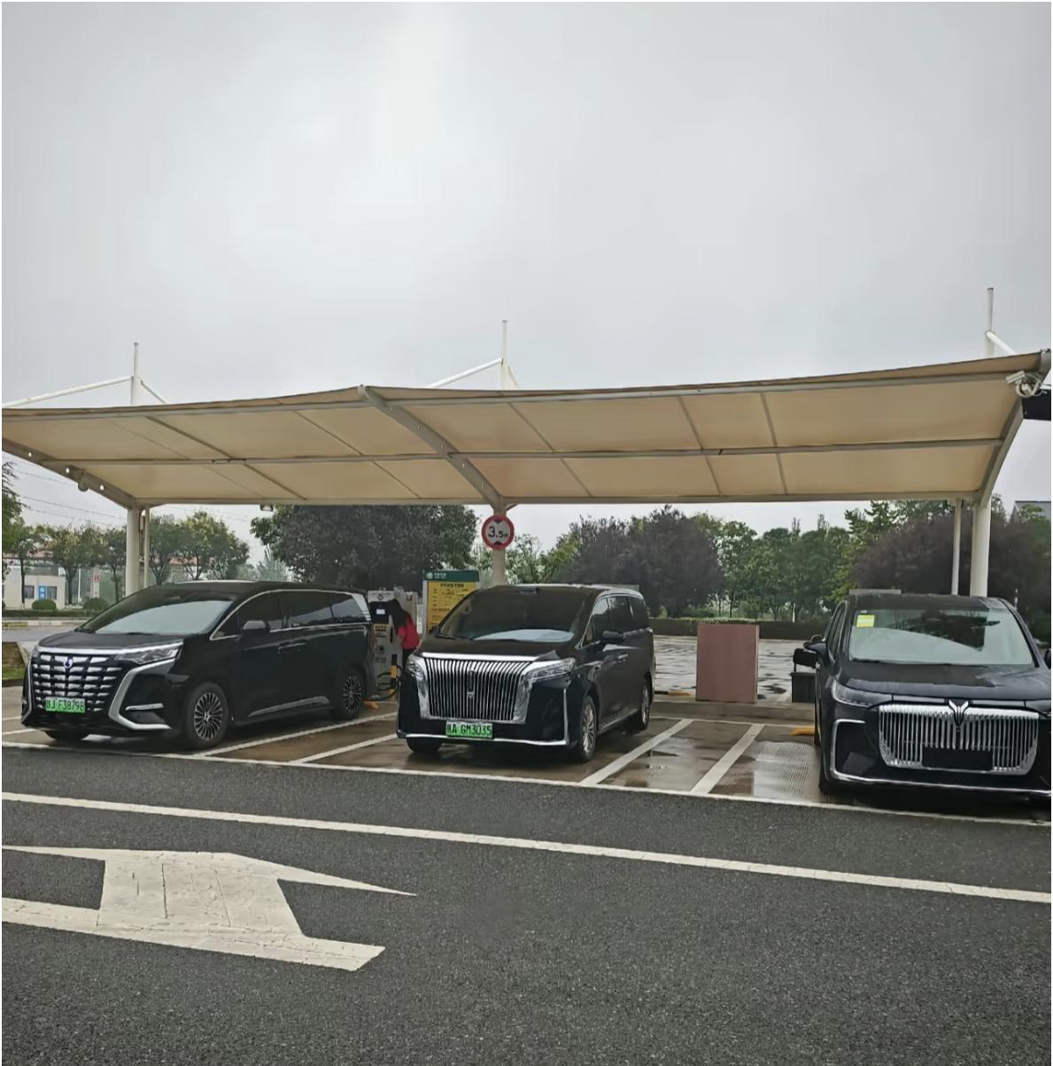 有钱选D9，没钱选高8，至于那个梦想家，我从来就没放在MPV的考虑中，我也不知道