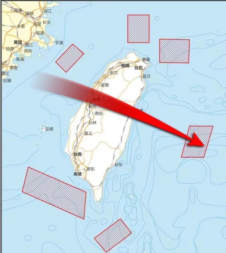 还在沾沾自喜的“台独”顽固分子突然发现，台湾岛被包围了，自己划的“领海”没了，“