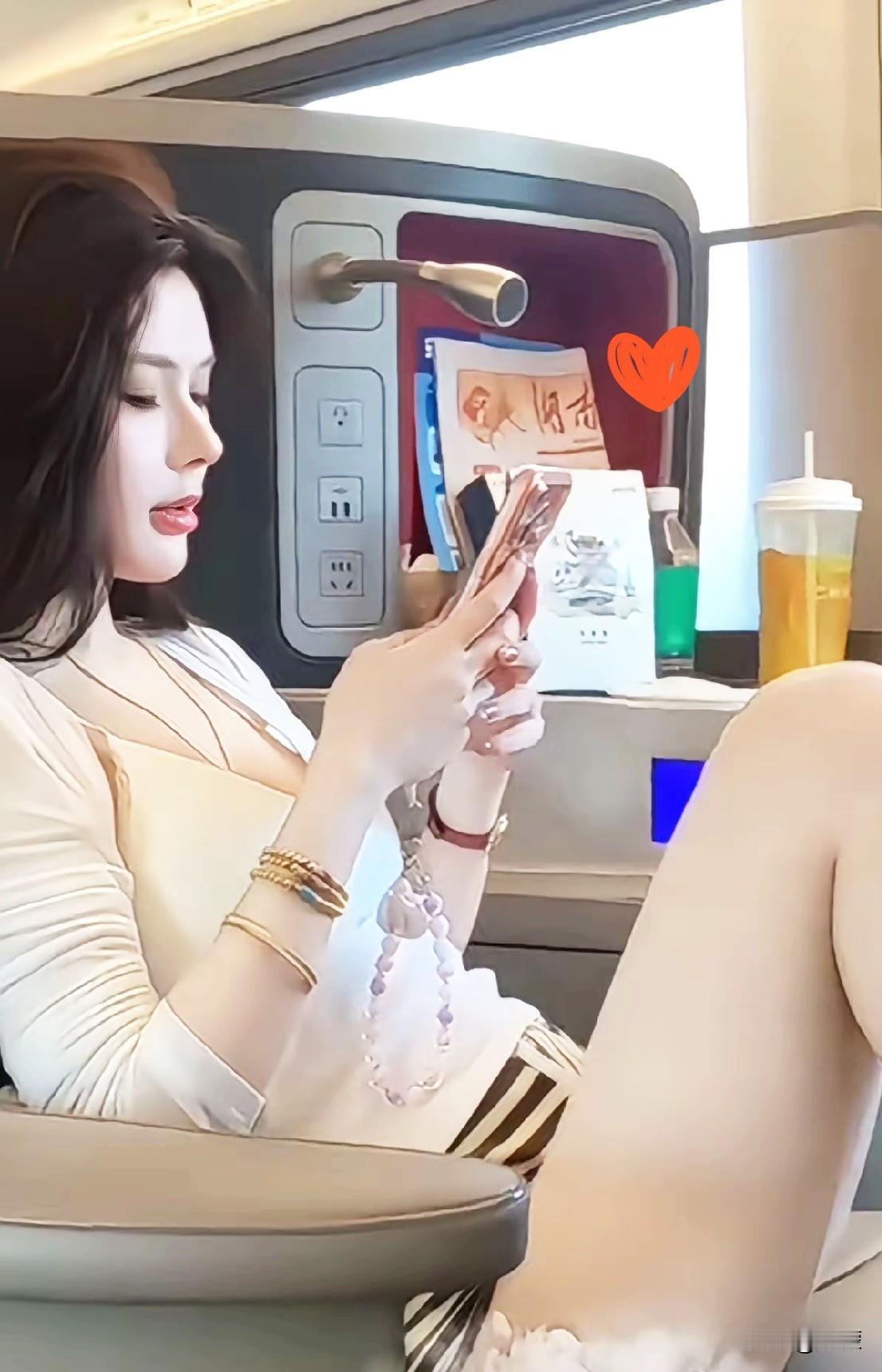 今天小姑子来我们家了，重点不是小姑子，是小姑子竟然带着离婚5年的前夫上门！