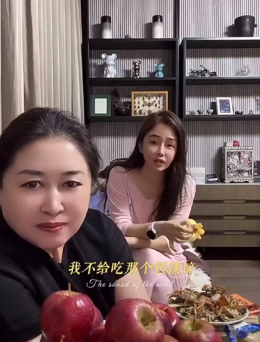 初瑞雪说辛巴大女儿是个狠人，以后能成大事，以前都吃的胖成啥样了，硬是减肥瘦到八十