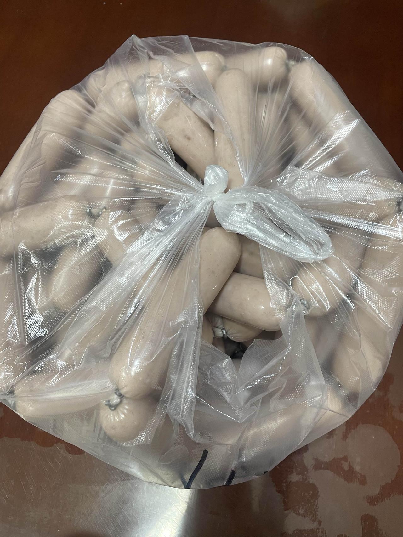 到年底了，又要做香肠，火腿肠了！去年我家做香肠600元香肠，分三份，一份给我