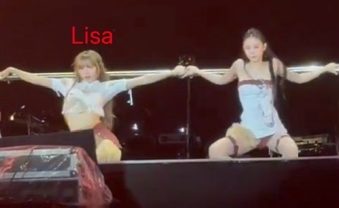 Jennie和Lisa舞台差距也太大了吧？这是没实力还是又想划水了？Lisa人