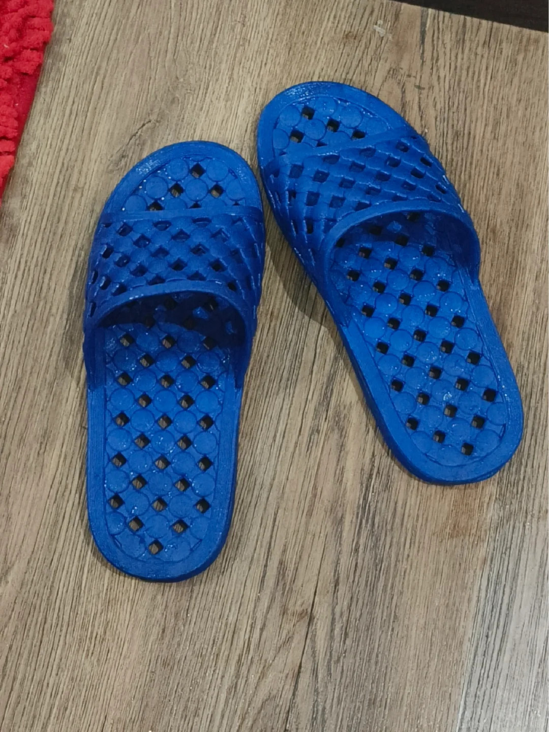 网友住酒店光脚洗澡感染HPV很多连锁的星级酒店卫生都没有特别达标，就更别说那些