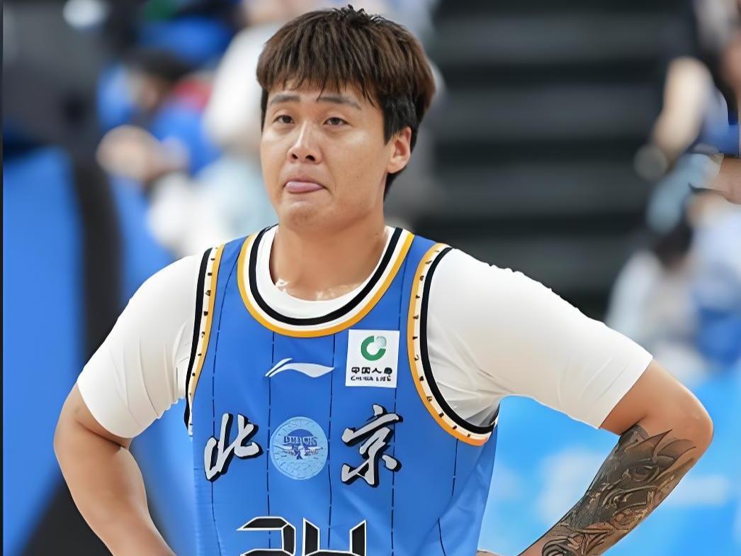 CBA最新消息：据BTV记者勇方方透露，今天北京男篮的阵容与上一场对山东完全相同