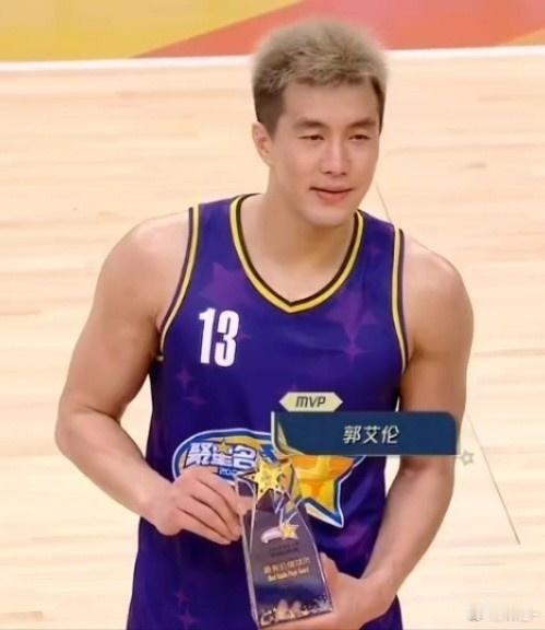 娱乐篮球🏀的巅峰之作，郭艾伦喜获MVP！这是退役后的工作吗？刚刚结束的一场综