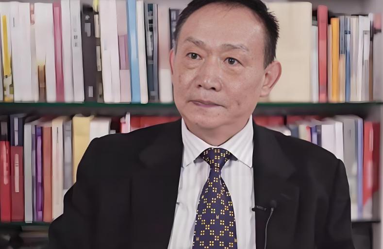 卢麒元彻底憋不住了，直接把话挑明！10月3日发文，甩出三句重磅狠话：“由东大承载