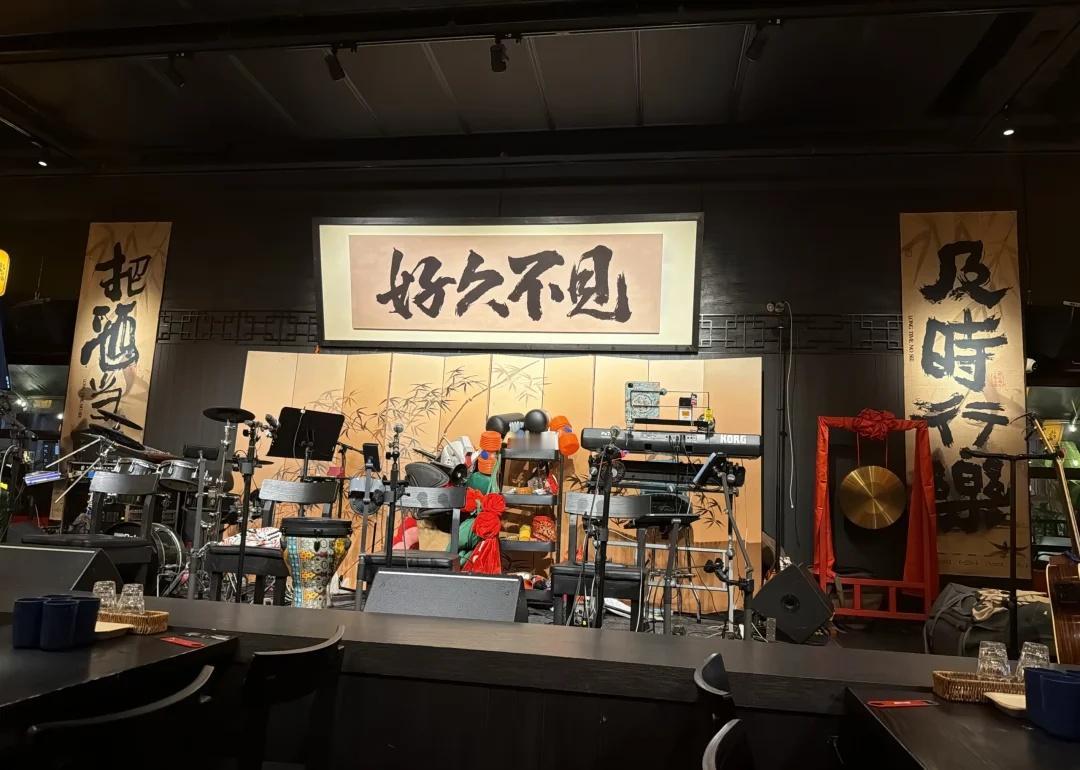 番禺烧烤酒馆｜可与夜宵pk之前只在市区看到这家烧烤民谣酒馆的时候就很想去，但总