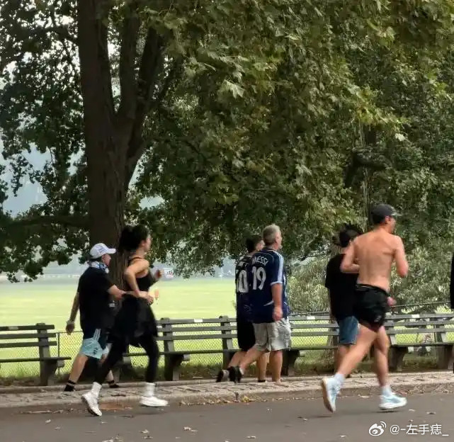 杨紫国外跑步被偶遇，这背影谁认得出来