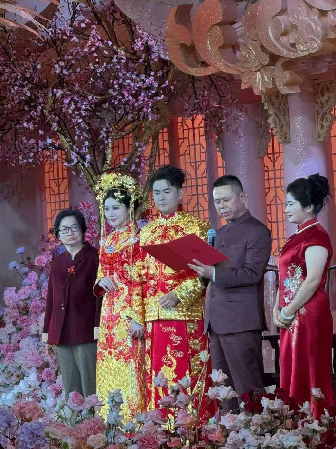 600亿豪门联姻，强强联合！12月15日，霸王茶姬创始人张俊杰与天合光能联席