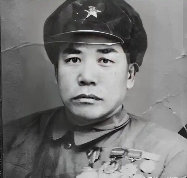1955年大授衔，伟人翻看名册忽然发问：“那个凭一己之力刺死27名鬼子的吕俊生，