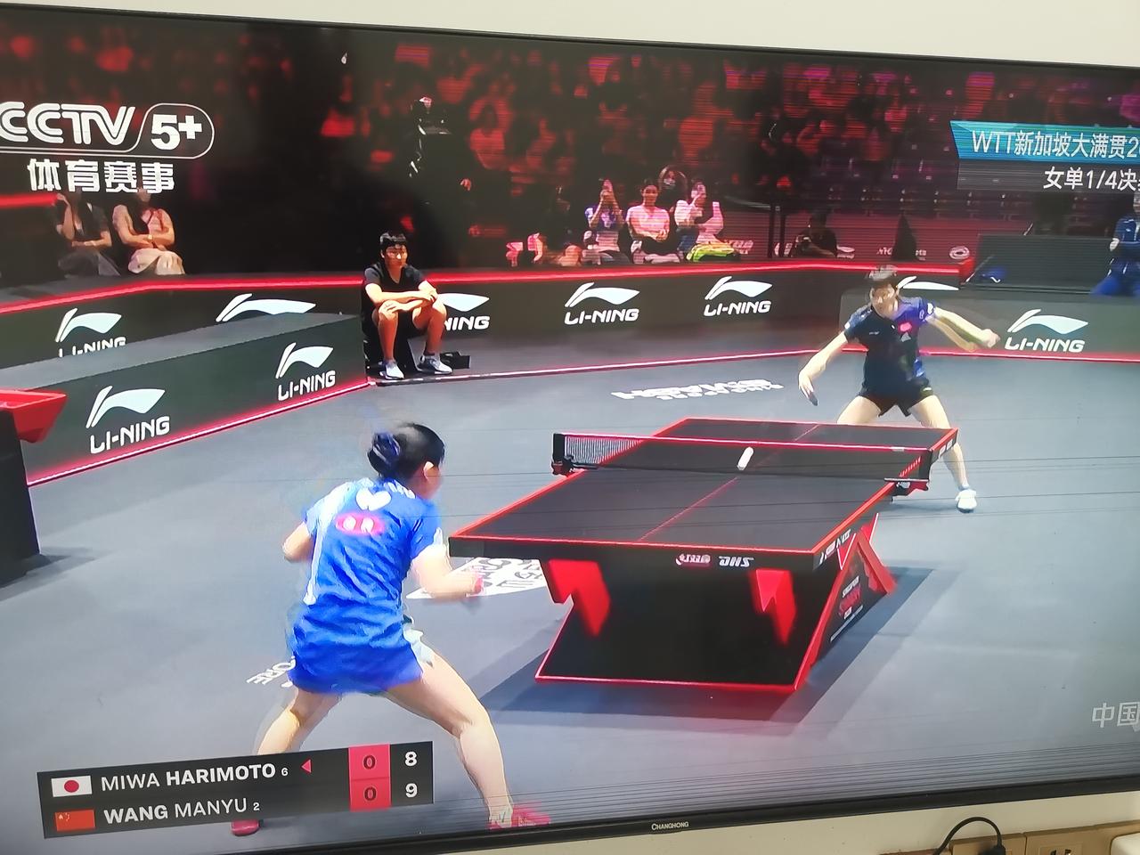 王曼昱阻杀张本美和成功第一局张本美和上来就给王曼昱几个下马威，一直处于领先至