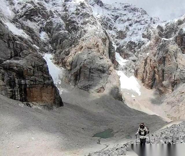 物业一个电话打过来，问我是不是三年前在新疆丢了个手机，我人是懵的。我说大哥你是
