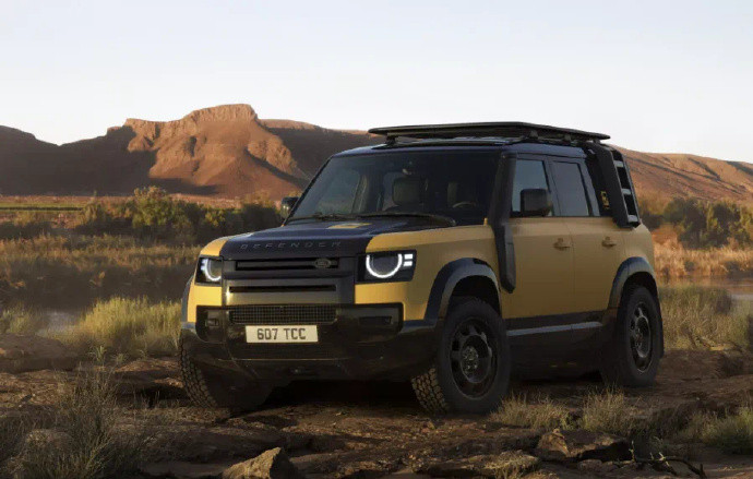 路虎一款新的越野主题卫士车型，叫做“奖杯版”(TrophyEdition)。
