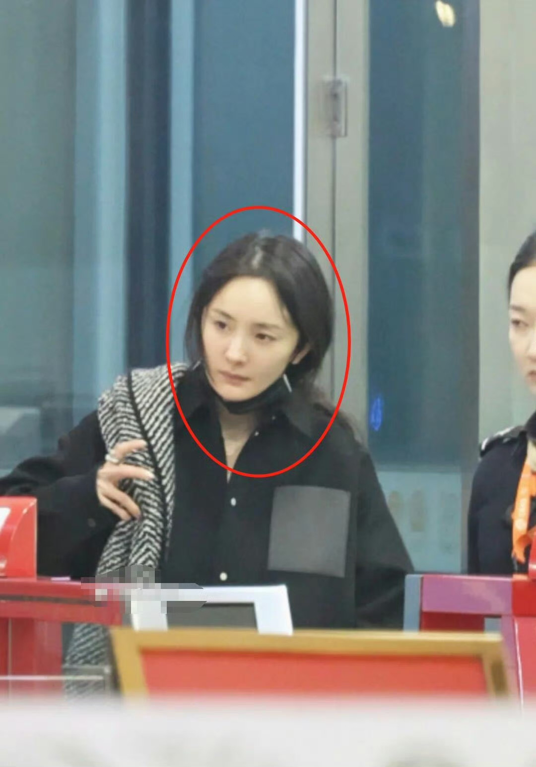 我去，杨幂原相机这脸啊姐姐好美哇，姐姐生图都能这么美！这发量也太好了吧！﻿﻿