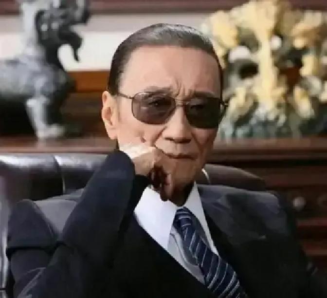 7月20号，谢贤以本名谢家钰在香港和合石火葬场悄悄火化了。没有大牌明星开路，没有