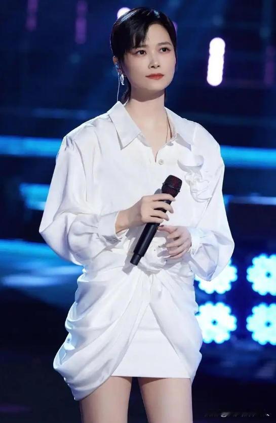 亿万富翁李宇春的租房哲学：在北京，家是流动的港湾，而非固定的砖瓦