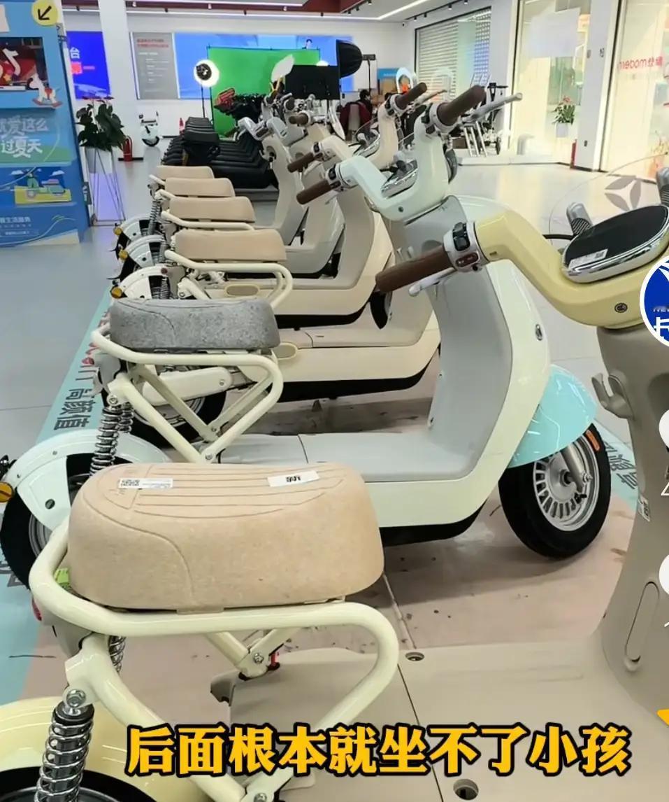 以下是对“车店老板称新国标电动车太贵不实用”的内容整理和总结：新国标电动车：