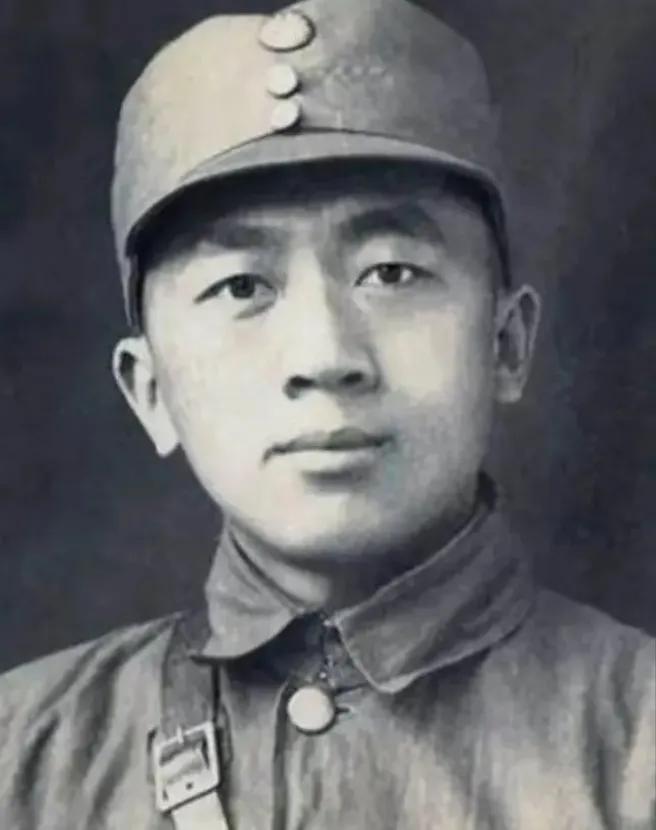 1942年，警卫递给粟裕一包烟，没想到粟裕看到烟盒和里面的字顿时脸色大变，并命令