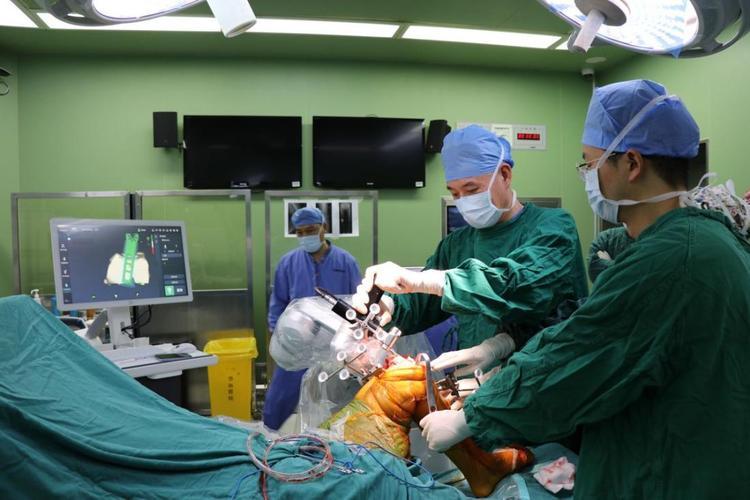 3月20日，四川大学华西医院单日完成7台跨区域、跨洲际机器人远程手术，同步揭牌国