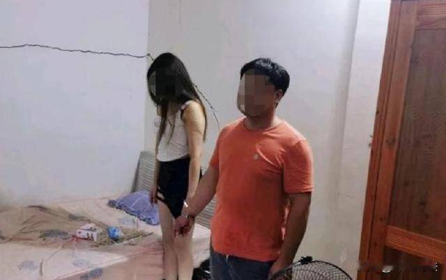 宁夏，一男子跟两个朋友去唱歌，当时喊了3个女子来陪着喝酒。喝到开心的时候，男子看