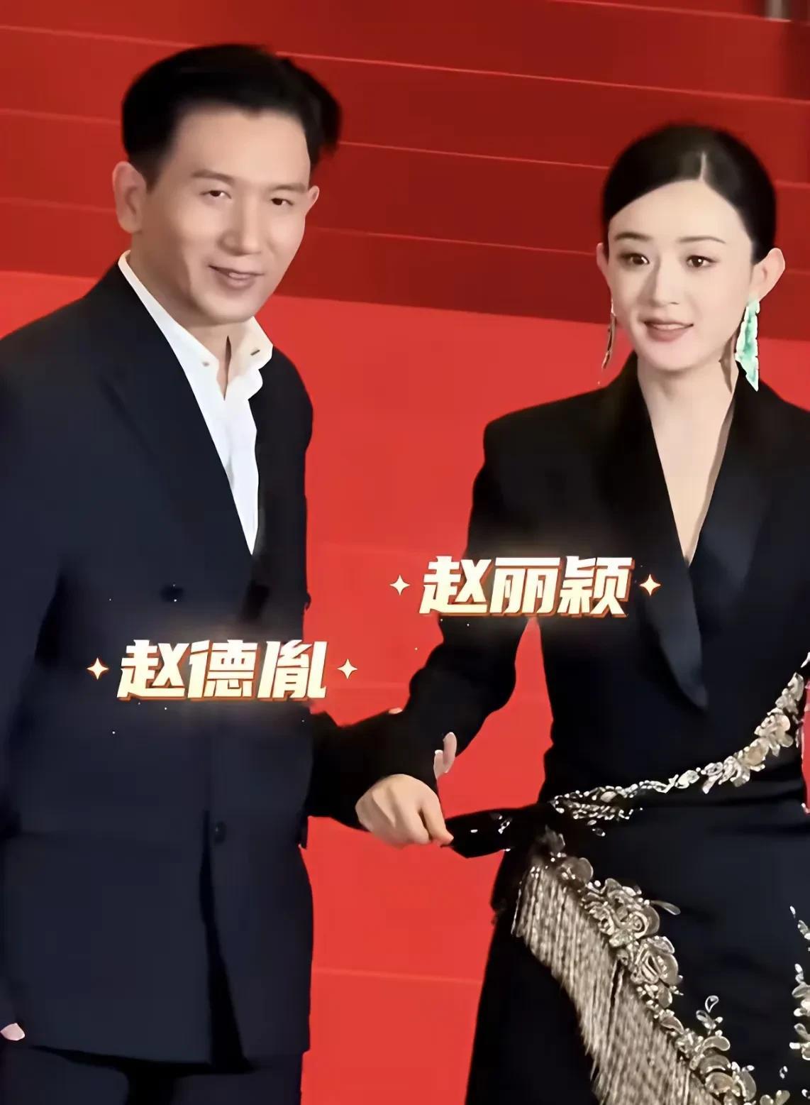 这个男人看起来有点显老，不太配得上这个女人啊。如果恋情成真，粉丝们可能就要怀疑