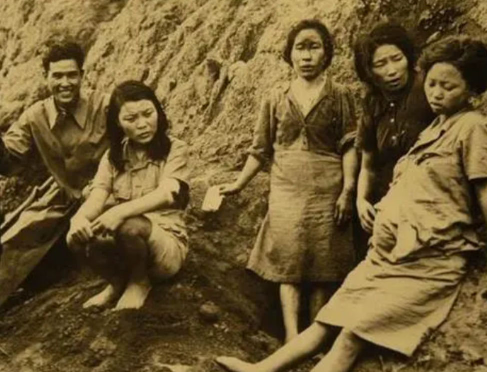 1941年盛夏的正午，海南陵水县亚后坡村的稻田里，15岁的黄有良弯腰收割时，耳边