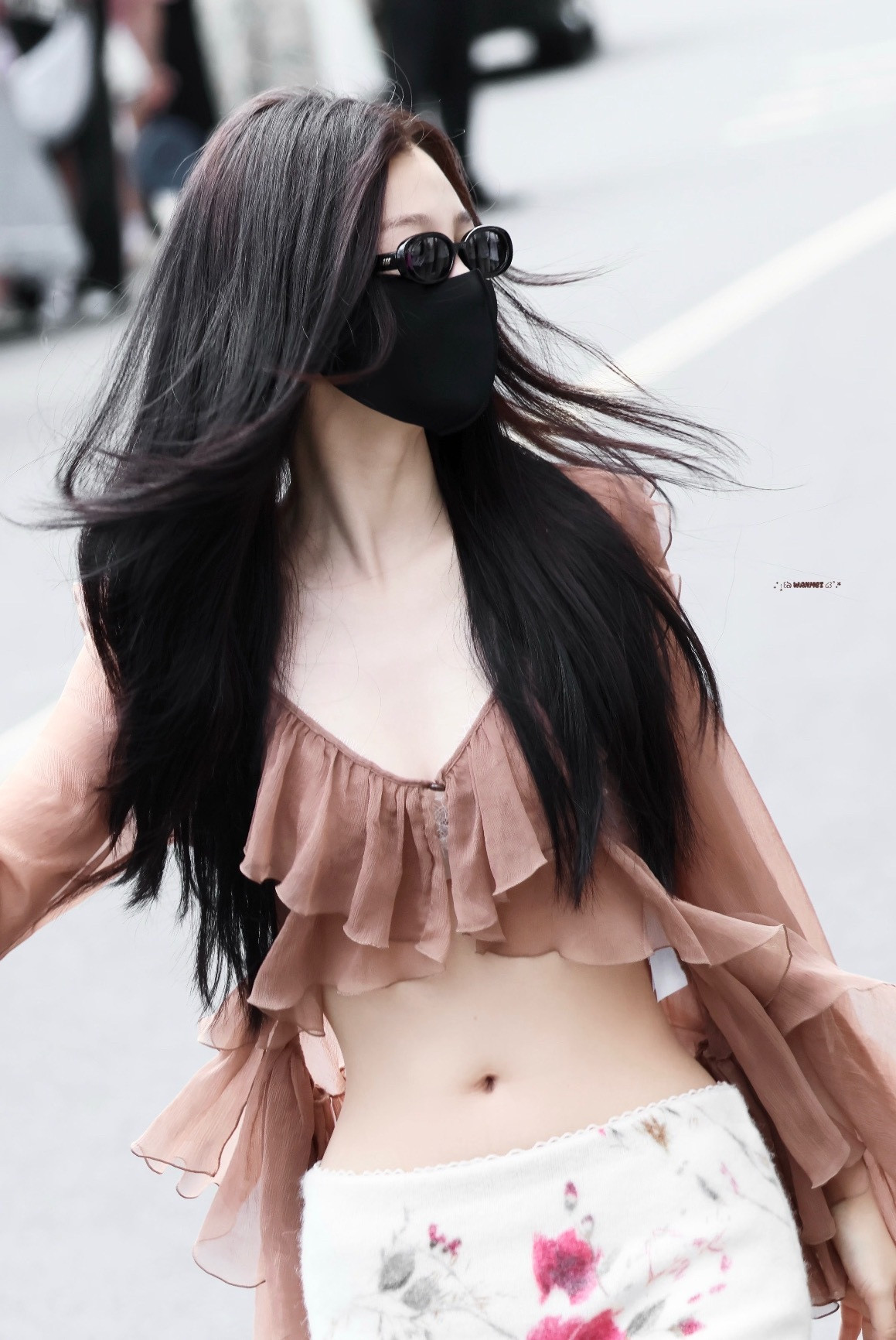 我的天啊…这是我妈妈我欧尼…虞书欣好瘦腿好长…好喜欢…