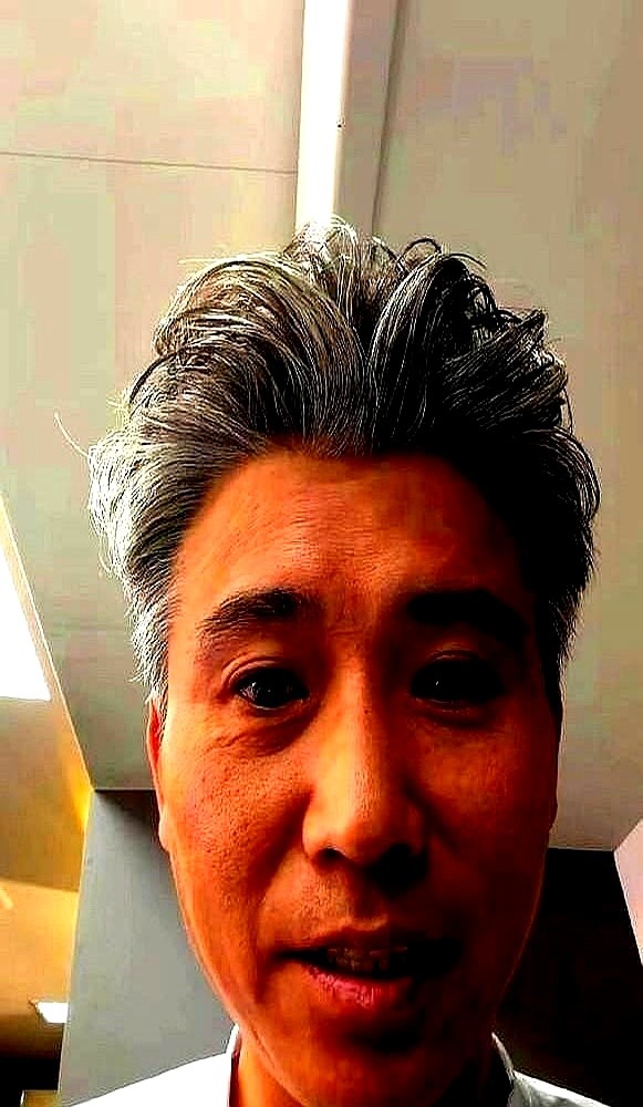 陈赫攒了个酒局，几杯下肚，直接把从来不上综艺的李乃文给“忽悠”到了《五哈》剧组。这位老戏骨以前可是出