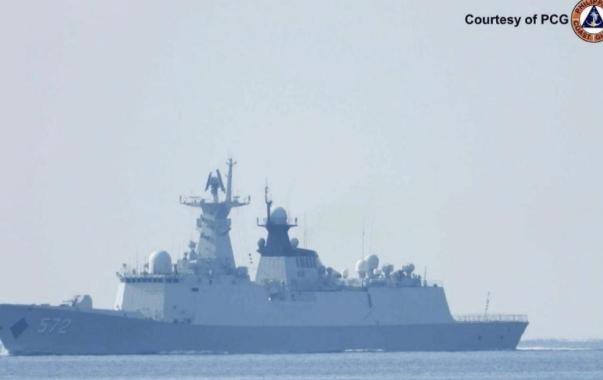 这次换我们堵门：3艘054A直抵马尼拉湾口外海！9月27日这天，南海西边出事了。