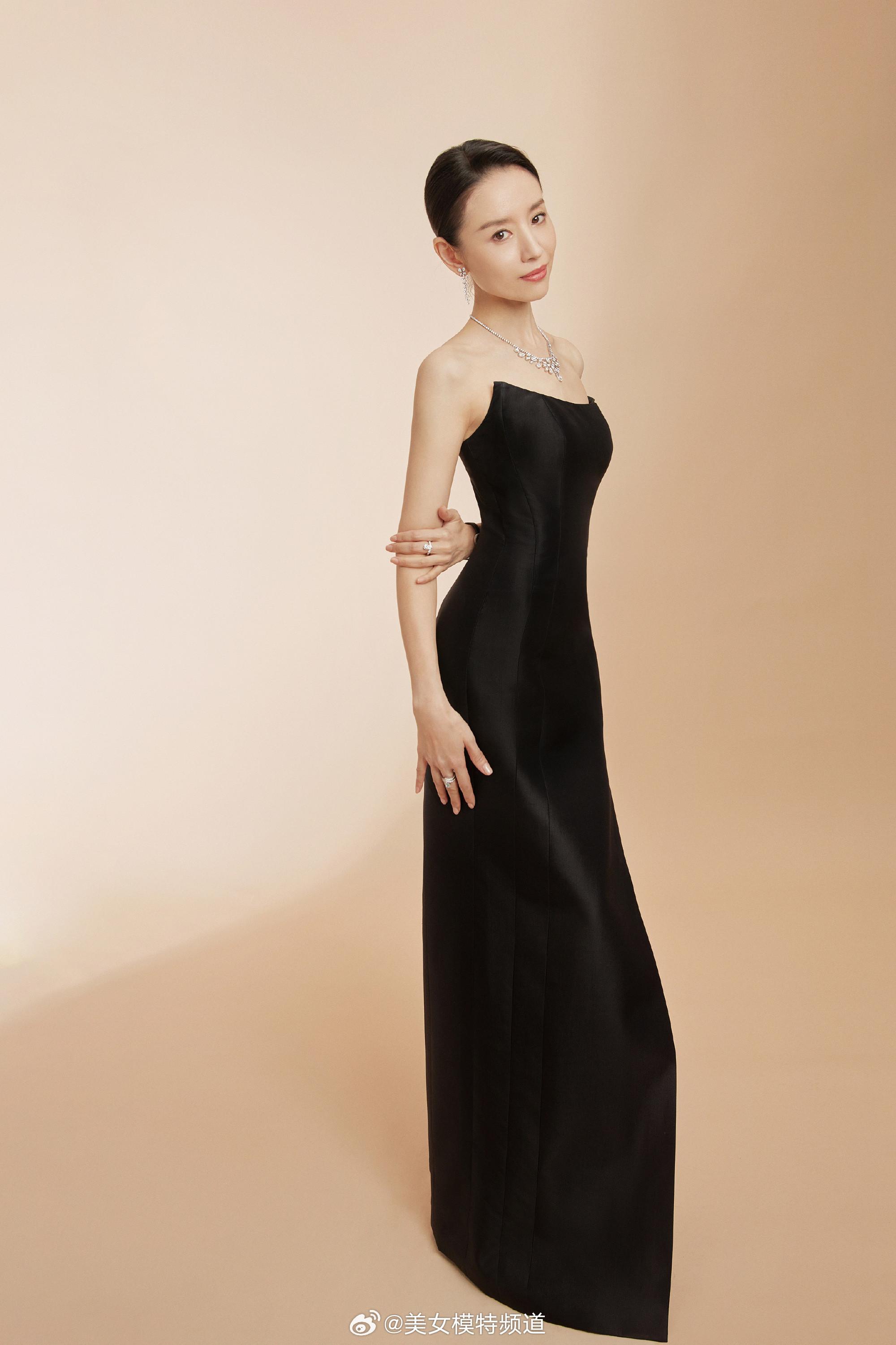 董洁大气优雅写真大片