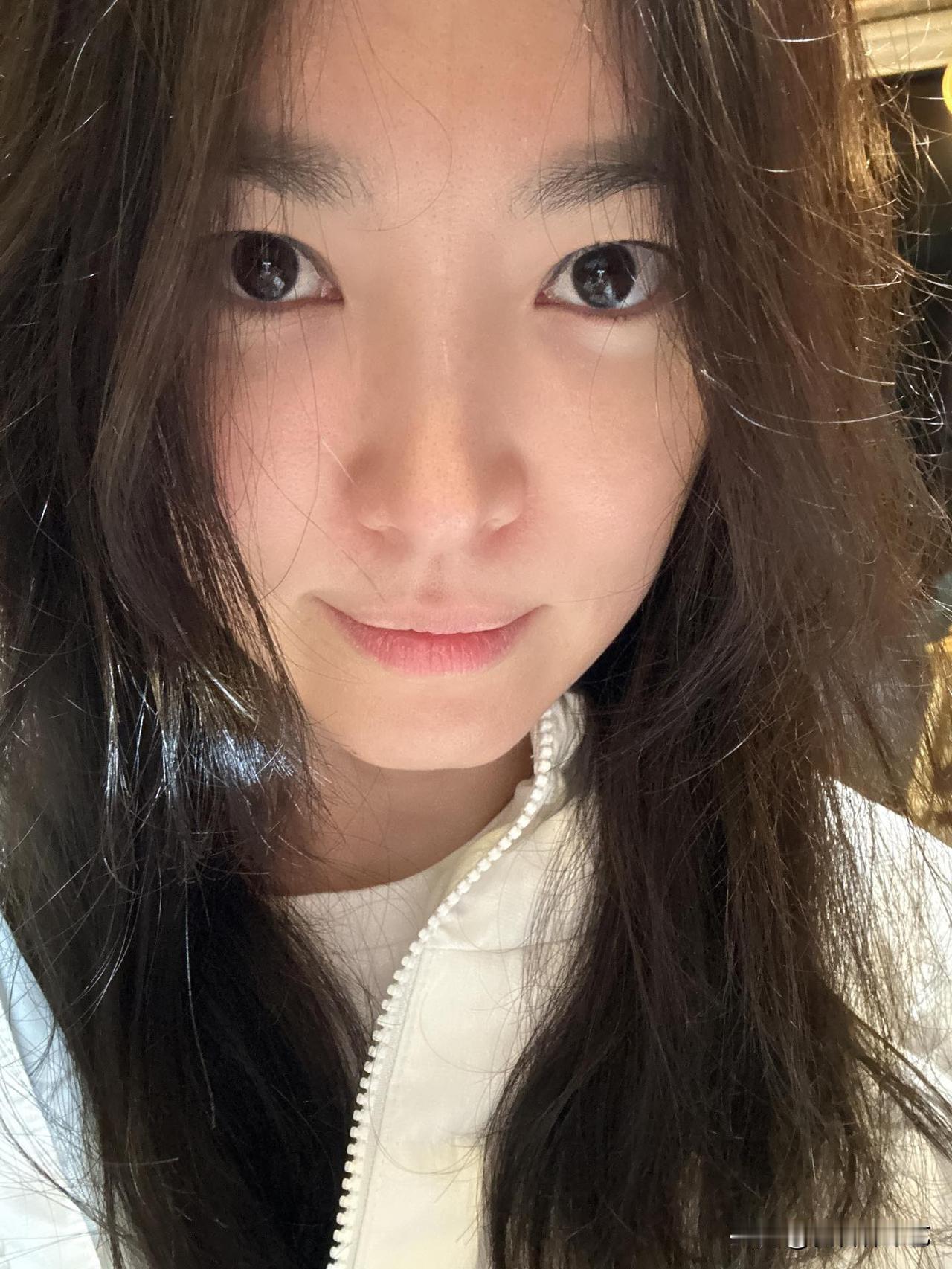 20日，演员宋慧乔在自己的Instagram上写道“我什么时候才能留长头发”，并