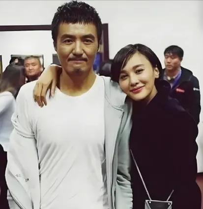 2006年，朴树让妻子吴晓敏下楼买包烟。左等右等不见人回来，他没打电话，直接睡觉