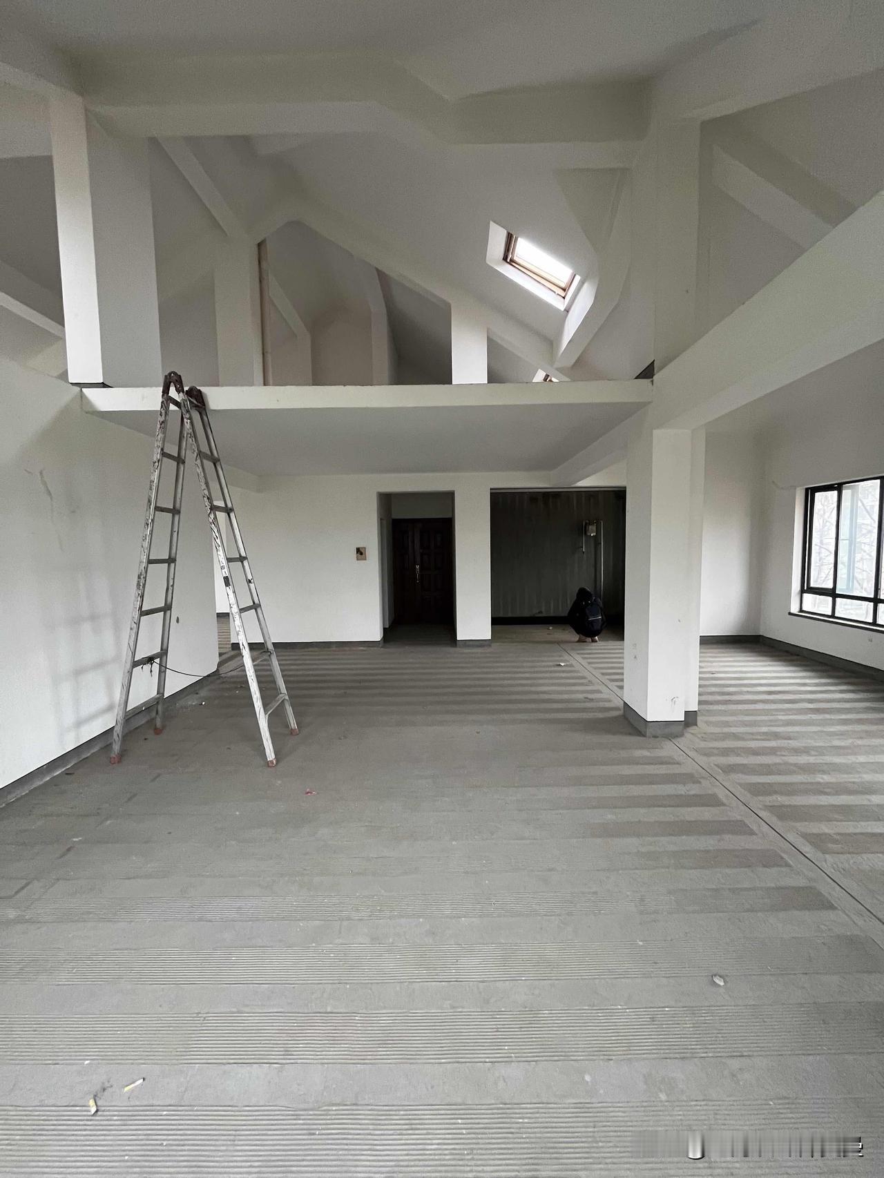 顶复改造｜60w把毛坯变成复古美式梦✨作为设计师，第一次看到这个带斜顶+天窗