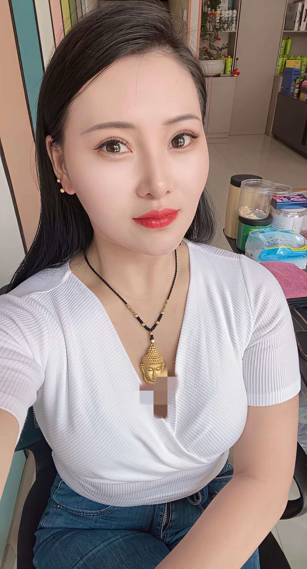表姐说让我看看她新买的项链
