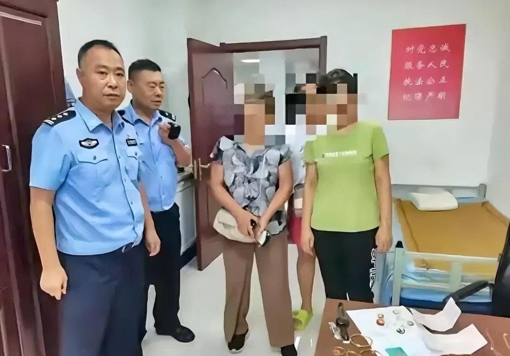 沈阳70岁大妈，捡了袋发霉大米想喂鸟，拆开一看差点瘫在地上——里面藏了近30万。