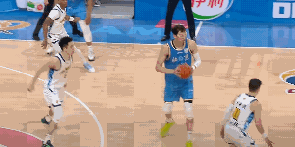 周琦的确阻挡发球了，但是王博指导骂裁判这个是不能接受的，这个赛季一定要把国内联赛