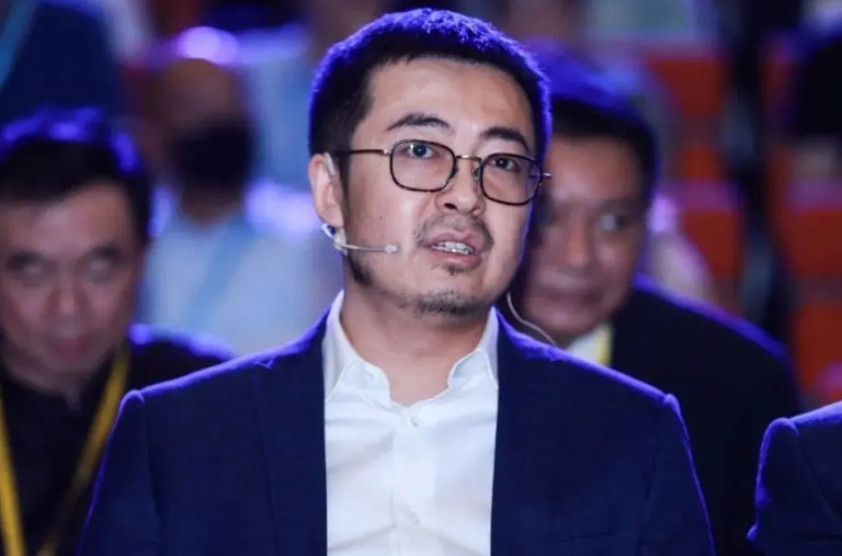 阿里蒋凡这个人，单看业务能力没得说，就一个字：牛！25岁搞友盟，很多行业老人还